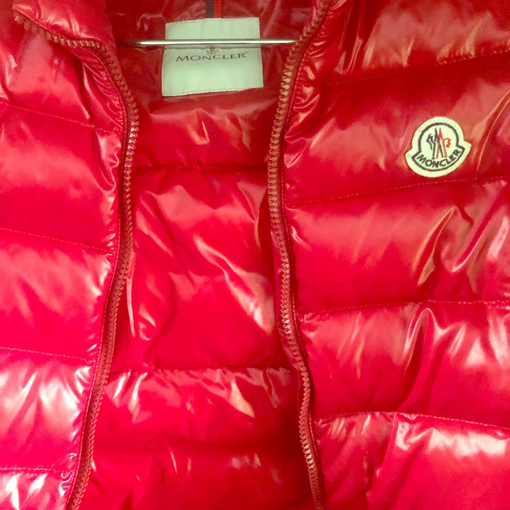 Red moncler vest sz 3 (medium) only worn few times